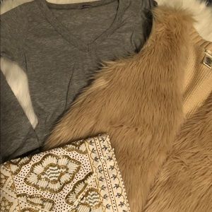 LAmade basic grey V-neck long sleeve shirt